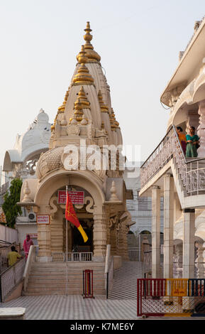 Le complexe du temple de Mandir, le sud-ouest de banlieue de la ville de New Delhi, Inde. Banque D'Images