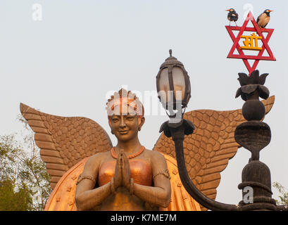 Le complexe du temple de Mandir, sans personnes. Le sud-ouest de banlieue de la ville de New Delhi, Inde. Banque D'Images