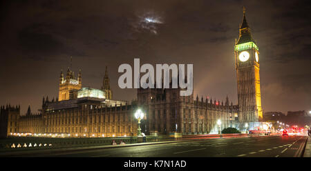 Palais de Westminster avec Big Ben de nuit, le pont de Westminster, Londres, Angleterre, Grande-Bretagne Banque D'Images