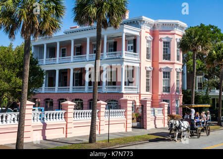 Charleston Caroline du Sud, front de mer, East Battery, Palmer House, manoir historique, Antebellum, rose, chariot à cheval, guide, SC170516012 Banque D'Images