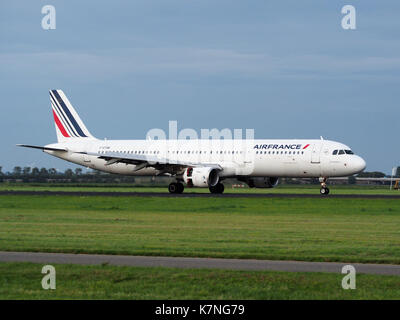 F-GTAM Airbus A321-212 Air France atterrissage à Schiphol (AMS-EHAM) de la piste 18R pic2 Banque D'Images