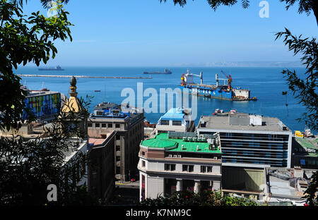 La ville et le port de Valparaiso Banque D'Images