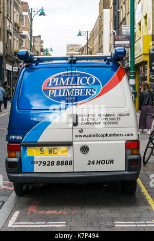 Un Plombiers Pimlico van avec une plaque de numéro de liées à la plomberie. Banque D'Images