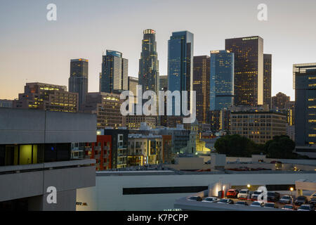 Los Angeles , jun 15 : coucher du soleil Vue sur le centre-ville à partir du toit du centre commercial de Little Tokyo le 15 juin 2017 à Los Angeles, Californie Banque D'Images