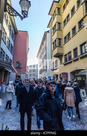 Zurich, Suisse - 10 décembre 2016 : les rues de Zurich Banque D'Images