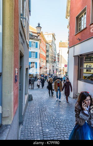 Zurich, Suisse - 10 décembre 2016 : les rues de Zurich Banque D'Images