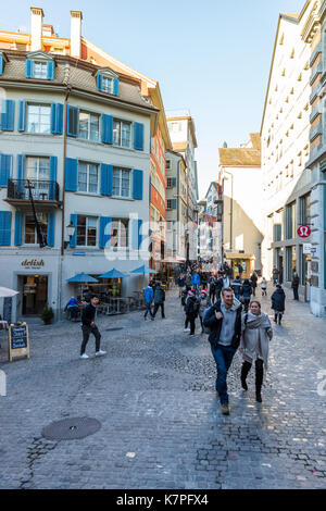 Zurich, Suisse - 10 décembre 2016 : les rues de Zurich Banque D'Images