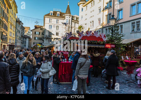 Zurich, Suisse - 10 décembre 2016 : les rues de Zurich Banque D'Images