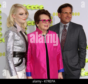 Los Angeles, CA, USA. 16 sep, 2017. 16 septembre 2017 - Los Angeles, Californie - Emma stone, Billie Jean King et Steve Carell. 'Bataille des sexes'' los angeles premiere tenue au Regency village theatre de los angeles. photo credit : crédit : admedia admedia/zuma/Alamy fil live news Banque D'Images