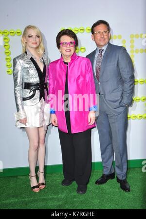 Los Angeles, CA, USA. 16 sep, 2017. emma stone, Billie Jean King, Steve Carell aux arrivées de bataille des sexes premiere, le Regency village theatre, los angeles, ca septembre 16, 2017. crédit : Elizabeth goodenough/everett collection/Alamy live news Banque D'Images