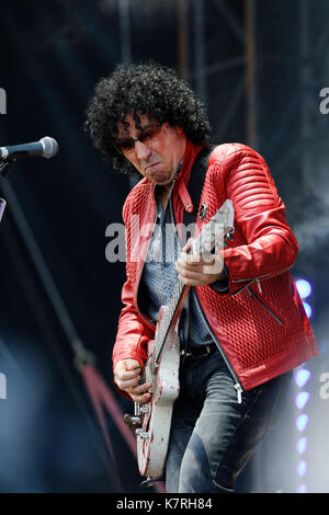 La Courneuve, France. 16 septembre 2017. Norbert Krief, guitariste de « Trust », se produit à la Fête de l'humanité le 16 septembre 2017 à la Courneuve. Crédit : Bernard Menigault/Alamy Live News Banque D'Images