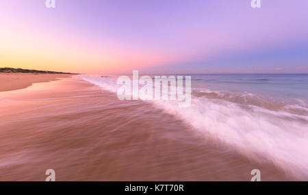 Lever de soleil à la plage de la ville de Perth, Australie occidentale Banque D'Images