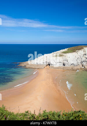 Costa Cantabria, la quebrada, spectaculaire plage Playa de covachos Banque D'Images