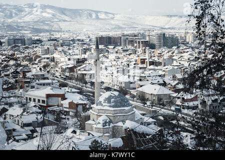 Ville de Prizren, au Kosovo couverte de neige en hiver Banque D'Images