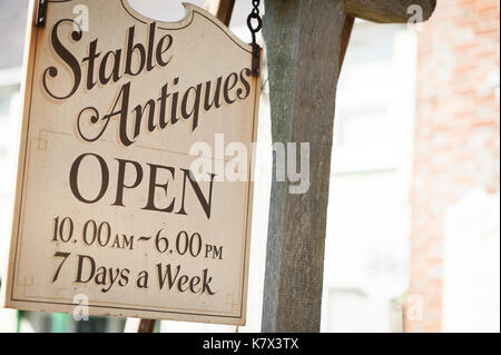 Panneau stable antiques. Storrington, West Sussex, Royaume-Uni Banque D'Images