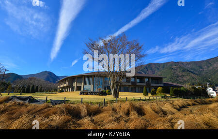 Yamanashi, Japon - Dec 4, 2016. vue de kawaguchiko parc à la journée ensoleillée à Yamanashi, au Japon. Le paysage naturel et les sites culturels de Yamanashi ar Banque D'Images