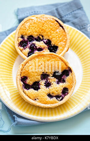 Tartelettes aux bleuets et au citron Banque D'Images