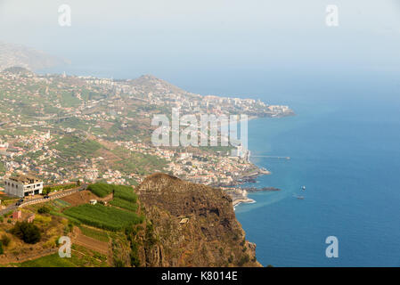 Cabo Girao, madère. vue depuis la falaise la plus élevée de l'Europe en direction de Funchal Banque D'Images