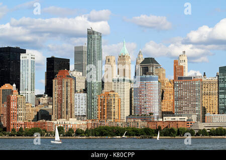 Lower Manhattan Skyline de New York City comme vu de Liberty State Park, Jersey City, New Jersey, USA Banque D'Images