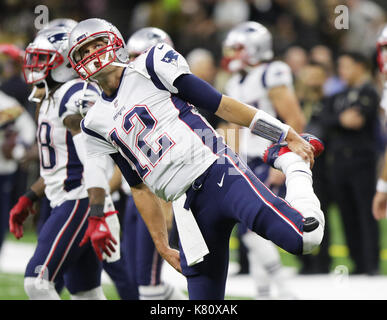 La Nouvelle-Orléans, Louisiane, Etats-Unis. Sep 17, 2017. New England Patriots quarterback Tom Brady se réchauffe avant son match contre les New Orleans Saints à la Mercedes-Benz Superdome à La Nouvelle-Orléans, Louisiane USA le 17 septembre 2017. Crédit : Dan Anderson/ZUMA/Alamy Fil Live News Banque D'Images