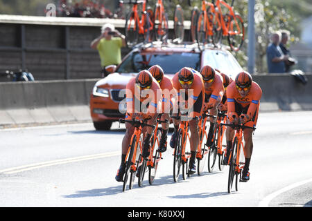 L'équipe polonaise CCC Polkowice Sprandi fini avec un 8ème. place à la manifestation contre la montre par équipe à Bergen en Norvège le jour de l'ouverture de la route du Championnat du monde. Banque D'Images