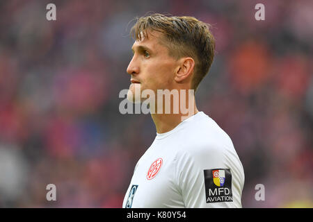 Muenchen, Deutschland. 16 sep, 2017. torwart René Adler (FSV Mainz), skeptisch, einzelbild angeschnittenes, aktion, einzelmotiv, portraet, portrait, portrat. fussball bundesliga 1., 4., spieltag spieltag04, FC Bayern Munich (m)-1.fsv FSV Mainz 05 (MZ) 4-0, am 16.09.2017 in muenchen/deutschland, a l l i a n z a r e n a. | verwendung weltweit credit : dpa/Alamy live news Banque D'Images