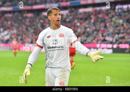 Muenchen, Deutschland. 16 sep, 2017. torwart René Adler (FSV Mainz), gestik, einzelbild angeschnittenes, aktion, einzelmotiv, halbfigur, halbe figur. fussball bundesliga 1., 4., spieltag spieltag04, FC Bayern Munich (m)-1.fsv FSV Mainz 05 (MZ) 4-0, am 16.09.2017 in muenchen/deutschland, a l l i a n z a r e n a. | verwendung weltweit credit : dpa/Alamy live news Banque D'Images