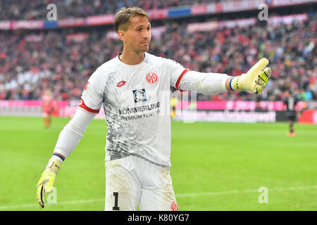 Muenchen, Deutschland. 16 sep, 2017. torwart René Adler (FSV Mainz), gestik, einzelbild angeschnittenes, aktion, einzelmotiv, halbfigur, halbe figur. fussball bundesliga 1., 4., spieltag spieltag04, FC Bayern Munich (m)-1.fsv FSV Mainz 05 (MZ) 4-0, am 16.09.2017 in muenchen/deutschland, a l l i a n z a r e n a. | verwendung weltweit credit : dpa/Alamy live news Banque D'Images