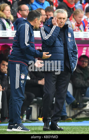 Muenchen, Deutschland. 16 sep, 2017. v.re:carlo ancelotti entraîneur (FCB) mit willy sagnol (co trainer fcb). fussball bundesliga 1., 4., spieltag spieltag04, FC Bayern Munich (m)-1.fsv FSV Mainz 05 (MZ) 4-0, am 16.09.2017 in muenchen/deutschland, a l l i a n z a r e n a. | verwendung weltweit credit : dpa/Alamy live news Banque D'Images