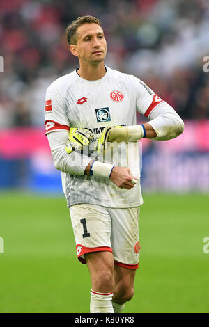 Muenchen, Deutschland. 16 sep, 2017. torwart René Adler (FSV Mainz), einzelbild angeschnittenes, aktion, einzelmotiv, halbfigur, halbe figur. fussball bundesliga 1., 4., spieltag spieltag04, FC Bayern Munich (m)-1.fsv FSV Mainz 05 (MZ) 4-0, am 16.09.2017 in muenchen/deutschland, a l l i a n z a r e n a. | verwendung weltweit credit : dpa/Alamy live news Banque D'Images