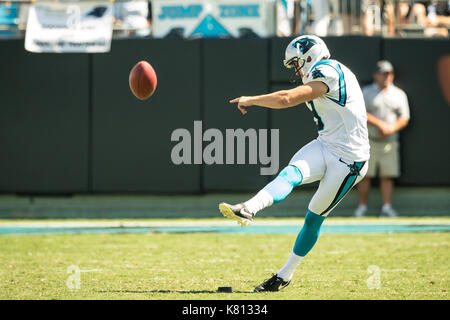 Charlotte, Caroline du Nord, USA. Sep 17, 2017. Carolina Panthers kicker Graham Gano (9) au cours de l'action de jeu au stade Bank of America à Charlotte, NC. Carolina Panthers les médailles de 9 à 3 sur les Bills de Buffalo. Crédit : Jason Walle/ZUMA/Alamy Fil Live News Banque D'Images