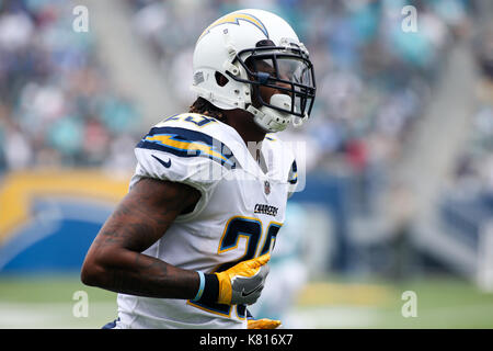 Carson, ca. Sep 17, 2017. Chargeurs de Los Angeles sécurité forte McCoil Dexter # 23 l'échauffement avant la NFL Miami Dolphins vs Los Angeles Chargers à Stubhub Center de Carson, Ca, le 17 septembre 2017. (Photographe complète absolue & Company Crédit : Jevone MarinMedia.org/Cal Moore/Sport Media Network Television (veuillez contacter votre représentant des ventes pour l'utilisation de la télévision. Credit : csm/Alamy Live News Banque D'Images