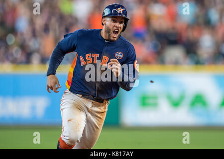 Houston, TX, USA. Sep 17, 2017. Astros de Houston champ centre George Springer (4) célèbre en arrondissant les bases à la suite d'un home run pendant un match entre les Astros de Houston et les Mariners de Seattle au Minute Maid Park de Houston, TX. Les Astros a gagné 7-1 et remporte la Ligue américaine de la division de l'Ouest. Trask Smith/CSM/Alamy Live News Banque D'Images