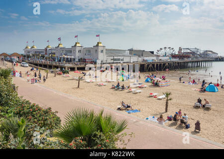 Pier et de la plage de Clacton, Clacton-on-Sea, Essex, Angleterre, Royaume-Uni Banque D'Images