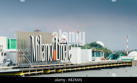 Entrée de Milan Linate, quels services courte et moyenne gamme destinations en Europe et est le centre d'Alitalia Banque D'Images