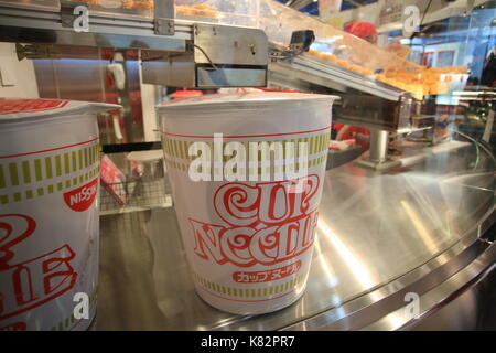 Atelier de nouilles ramen instantané Museum à Osaka le 21 octobre 2014.c'est un musée consacré aux nouilles instantanées et Cup Noodles, ainsi que ses creat Banque D'Images