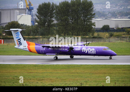 Avion arrivent et partent de l'aéroport George Best Belfast City, Belfast, Irlande du Nord. Banque D'Images