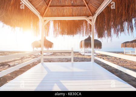 Chaises blanches sur la plage resort célèbre amara dolce vita luxury hotel. resort. tekirova-kemer. la Turquie. Banque D'Images