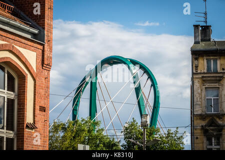 De grands pylônes du pont University à Bydgoszcz, Pologne Banque D'Images