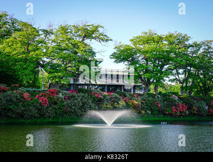 Akita, JAPON - 17 mai 2017. le lac avec fontaine au centre-ville à Akita, Japon. akita est une grande préfecture au côte de la mer du Japon dans le nort Banque D'Images