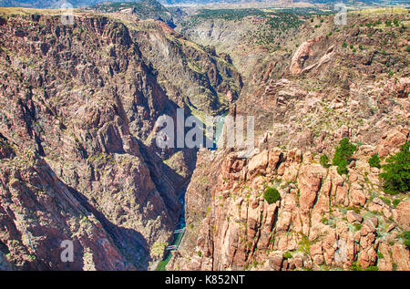 Canyon royal gorge et le pont suspendu associé attirent les touristes jusqu'au Colorado. Banque D'Images