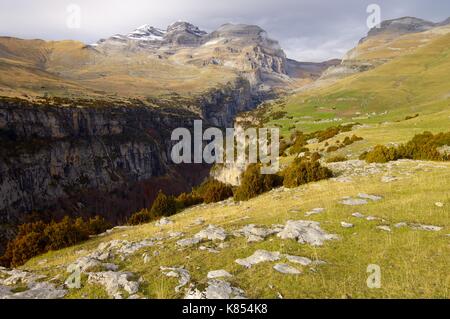 Sur le massif du Monte Perdido et dans la vallée de anisclo parc national d'Ordesa, Pyrénées, Huesca, Aragon, Espagne Banque D'Images