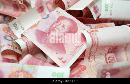 Yuan chinois mess 100 argent fond rmb avec Mao Zedong portrait old money Banque D'Images