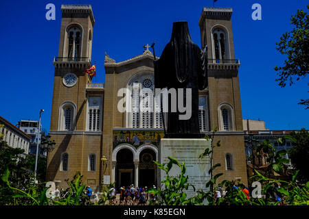 Vue de l'architecture et de la rue général de personnes à Athènes, Grèce photographié en 2017. Banque D'Images