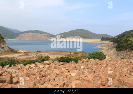 L'île haute, le barrage du réservoir à hong kong, avec sai kung le beau paysage Banque D'Images