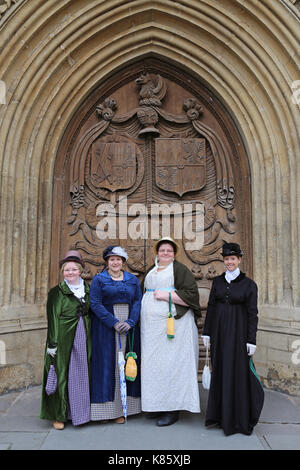 Festival de Jane Austen. 8 au 17 septembre 2017. Bath, Somerset, Angleterre, Royaume-Uni, Europe. Mini-Promenade costumés à la régence Musée Holburne, dimanche 17 septembre 2017. Dernier jour du festival qui cette année marque le 200e anniversaire de la mort de Jane Austen. Crédit : Ian bouteille/Alamy Live News Banque D'Images