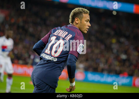 Au cours de l'Jr. Neymar Ligue 1 match de foot entre Paris Saint Germain (PSG) et l'Olympique Lyonnais (OL) au Parc des Princes. Le 17 septembre 2017 à Paris, France Banque D'Images