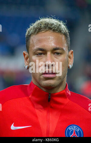 Neymar Jr. pendant le réchauffage avant la Ligue 1 match de foot entre Paris Saint Germain (PSG) et l'Olympique Lyonnais (OL) au Parc des Princes. Le 17 septembre 2017 à Paris, France Banque D'Images