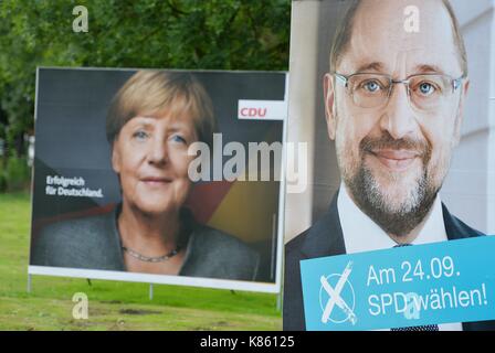 Osterode am Harz, Allemagne. 15 sep, 2017. Des affiches électorales pour les élections au Bundestag, Allemagne, ville d'Osterode, 15.septembre 2017. crédit : Frank may | utilisée dans le monde entier/dpa/Alamy live news Banque D'Images