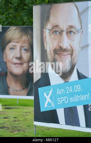 Osterode am Harz, Allemagne. 15 sep, 2017. Des affiches électorales pour les élections au Bundestag, Allemagne, ville d'Osterode, 15.septembre 2017. crédit : Frank may | utilisée dans le monde entier/dpa/Alamy live news Banque D'Images